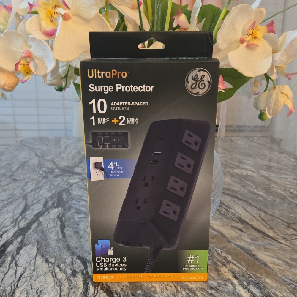 UltraPro Black Surge Protector with USB-C and USB-A Ports